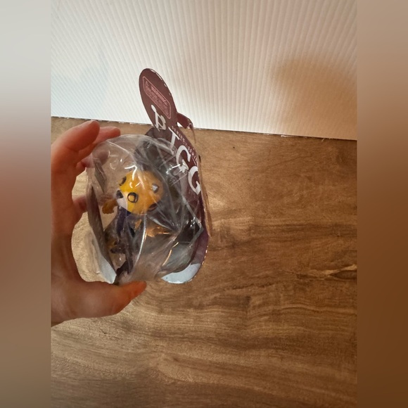 Piggy Tigry Action Figure (Series 1) with Exclusive DLC Code 3.5" damaged Box - Picture 4 of 6